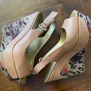 Guess Shoes, 7.5, Damar Platform Wedges Rustic Tan